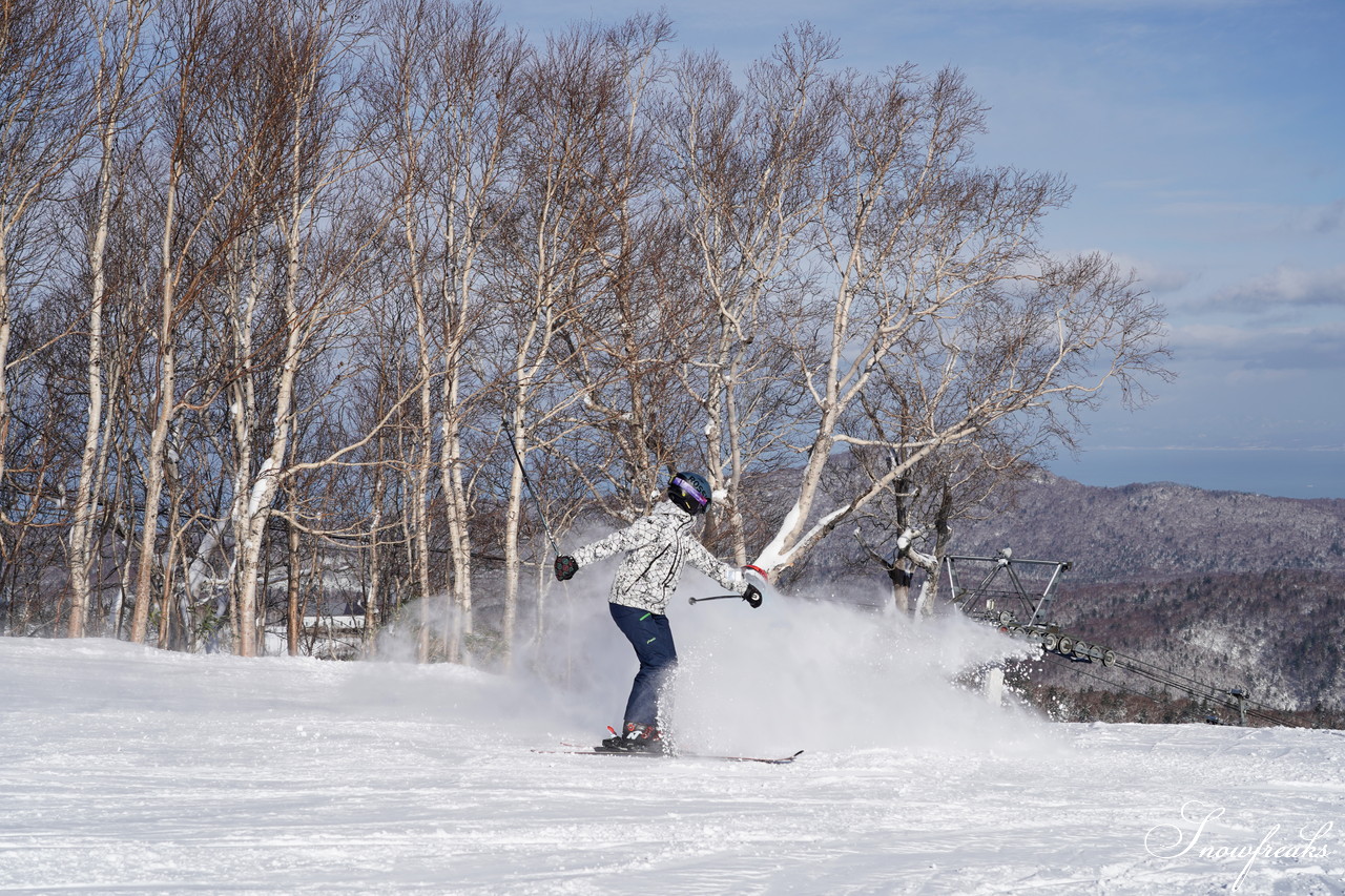 札幌国際スキー場 これぞ北海道。粉雪が降り積もったゲレンデはコンディション良好！そして、早くも全コース滑走可能です(*^^)v